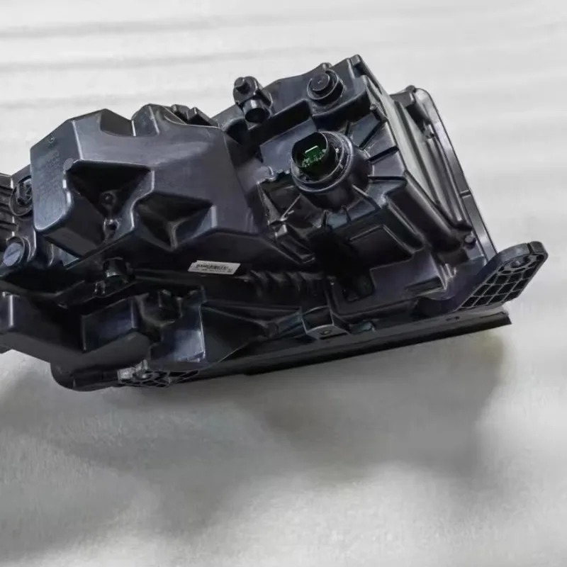 Wholesale Price Auto Spare Parts Right Headlight for  Formula Leopard 5 Oe 17990731-00